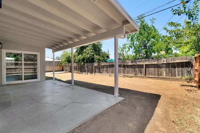 1834 S Backer Avenue, Fresno, CA 93702