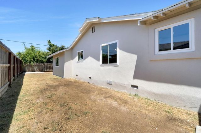 1834 S Backer Avenue, Fresno, CA 93702