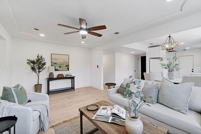 1834 S Backer Avenue, Fresno, CA 93702