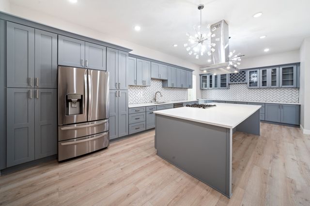 8809 Isom Lane, Dallas, TX 75249