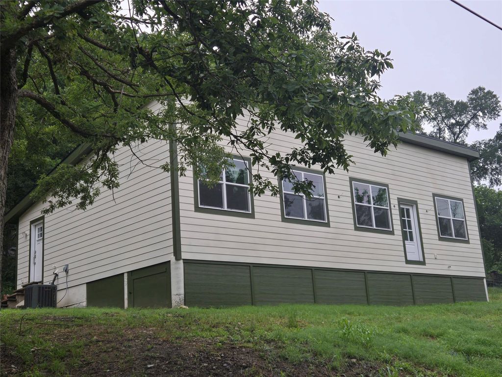 102 Dogwood Drive, Denison, TX 75020