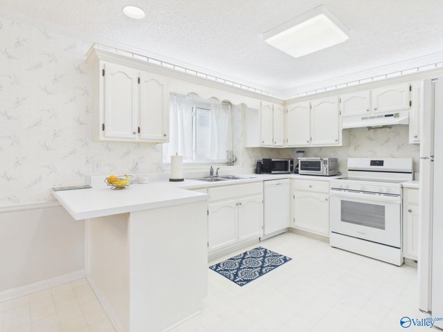 564 Farmingdale Road SE, Huntsville, AL 35803