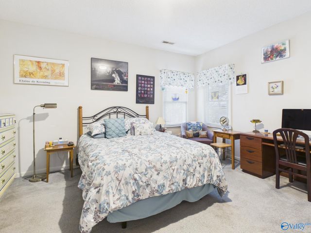 564 Farmingdale Road SE, Huntsville, AL 35803