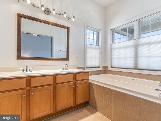 25813 MEWS TER, Chantilly, VA 20152