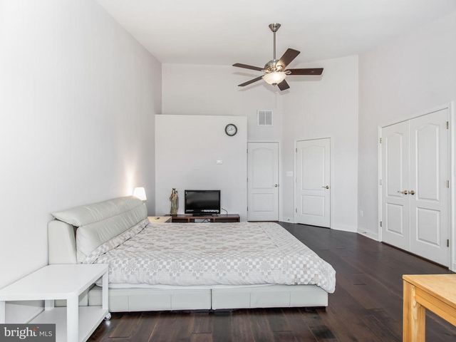 25813 MEWS TER, Chantilly, VA 20152