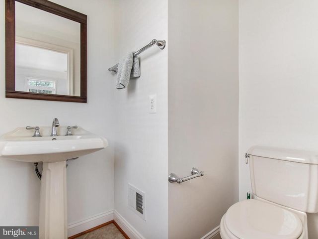 25813 MEWS TER, Chantilly, VA 20152