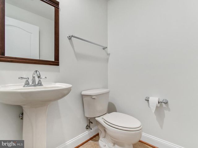 25813 MEWS TER, Chantilly, VA 20152