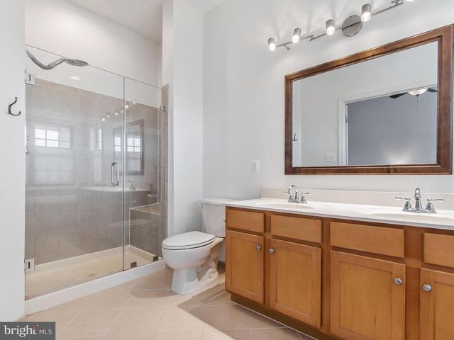 25813 MEWS TER, Chantilly, VA 20152