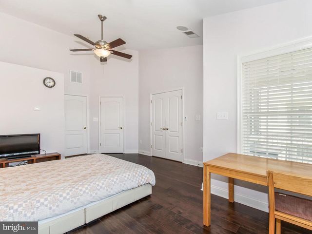 25813 MEWS TER, Chantilly, VA 20152