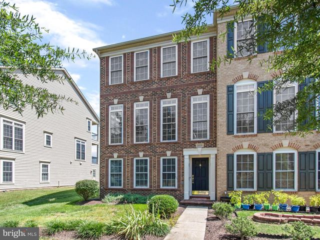 25813 MEWS TER, Chantilly, VA 20152