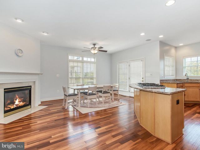 25813 MEWS TER, Chantilly, VA 20152