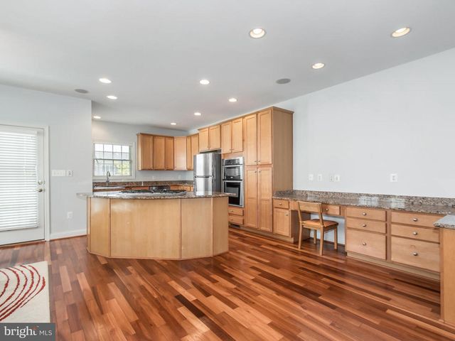 25813 MEWS TER, Chantilly, VA 20152