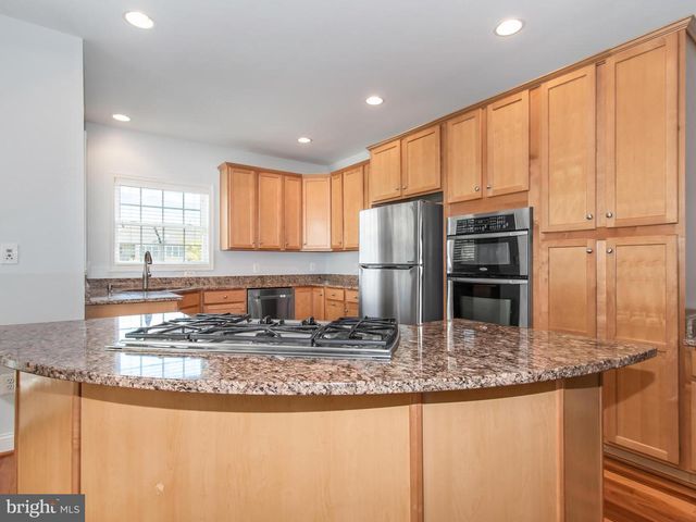 25813 MEWS TER, Chantilly, VA 20152