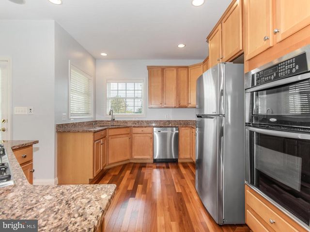 25813 MEWS TER, Chantilly, VA 20152