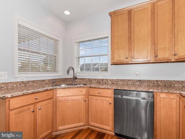 25813 MEWS TER, Chantilly, VA 20152