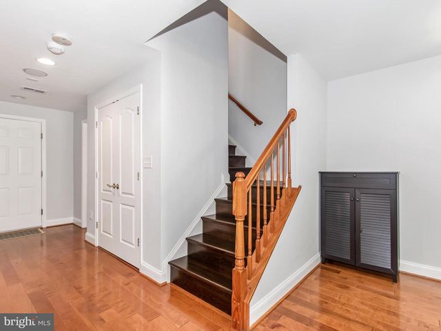 25813 MEWS TER, Chantilly, VA 20152