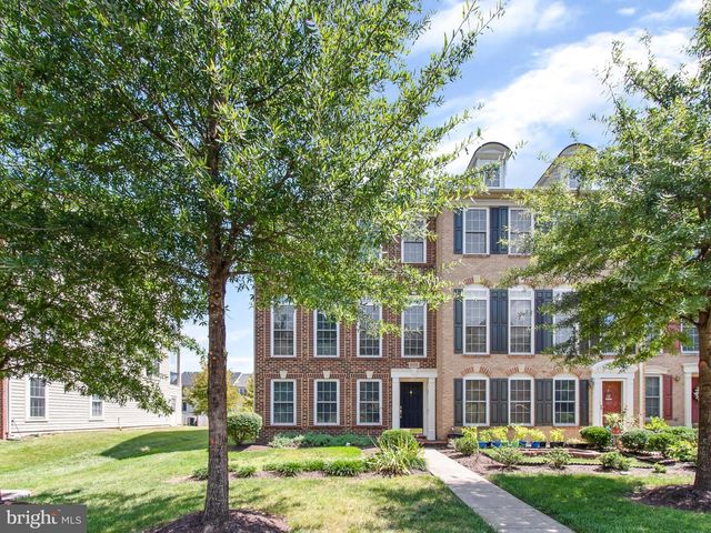25813 MEWS TER, Chantilly, VA 20152