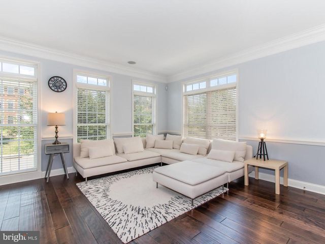 25813 MEWS TER, Chantilly, VA 20152