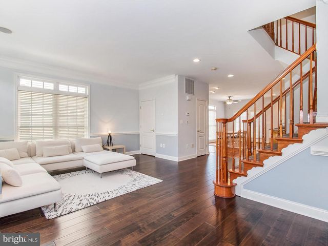 25813 MEWS TER, Chantilly, VA 20152