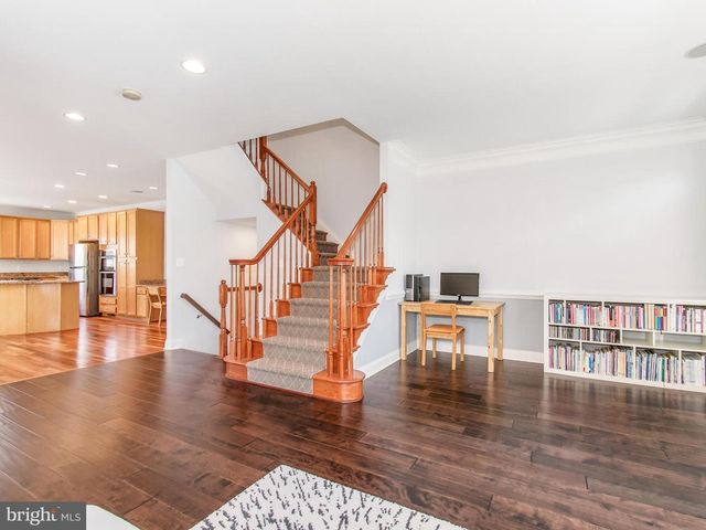 25813 MEWS TER, Chantilly, VA 20152