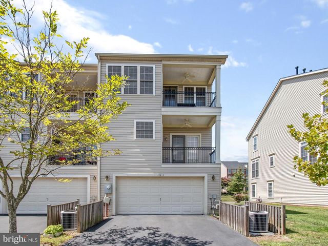 25813 MEWS TER, Chantilly, VA 20152