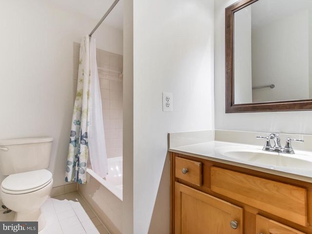 25813 MEWS TER, Chantilly, VA 20152