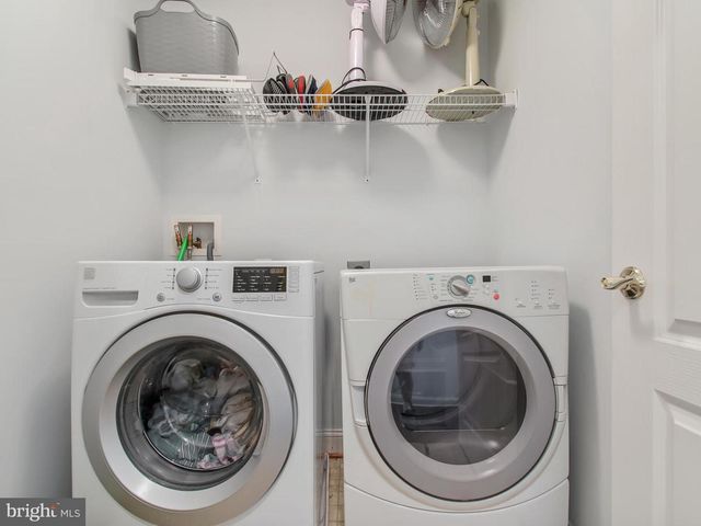 25813 MEWS TER, Chantilly, VA 20152