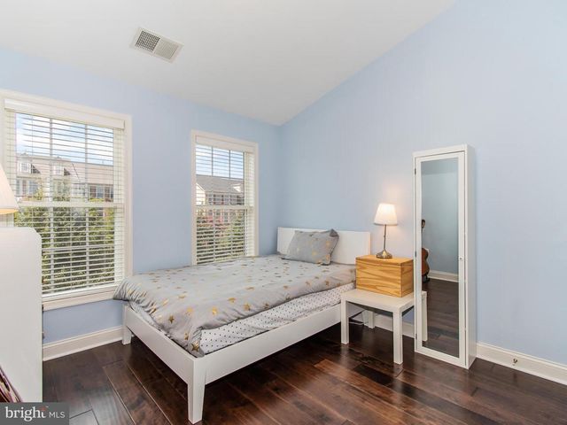 25813 MEWS TER, Chantilly, VA 20152