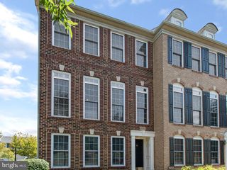 25813 MEWS TER, Chantilly, VA 20152