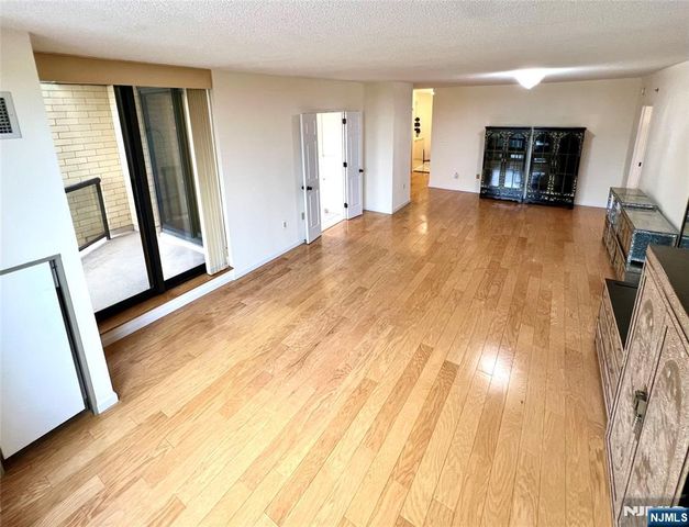 900 Palisade Avenue 3H, Fort Lee, NJ 07024