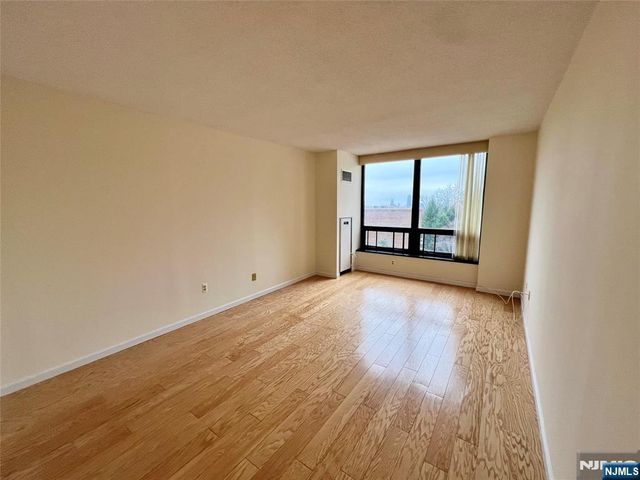 900 Palisade Avenue 3H, Fort Lee, NJ 07024