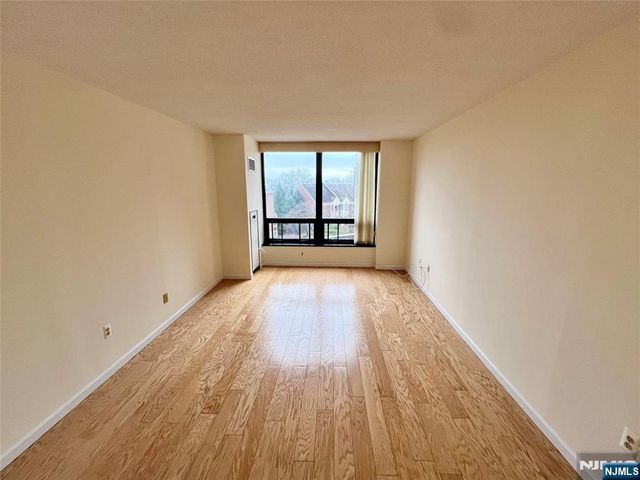 900 Palisade Avenue 3H, Fort Lee, NJ 07024
