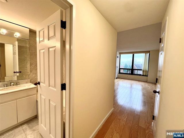 900 Palisade Avenue 3H, Fort Lee, NJ 07024