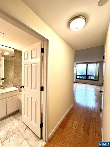 900 Palisade Avenue 3H, Fort Lee, NJ 07024