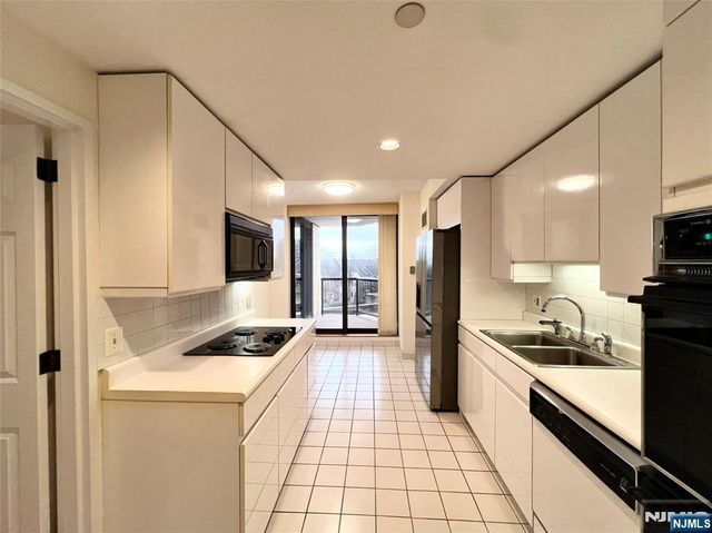 900 Palisade Avenue 3H, Fort Lee, NJ 07024
