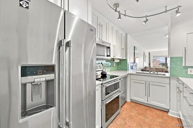 1001 W Jefferson Avenue 17I, Detroit, MI 48226