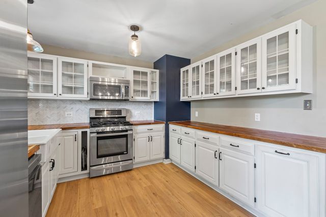 946 W Winchester Road, Libertyville, IL 60048