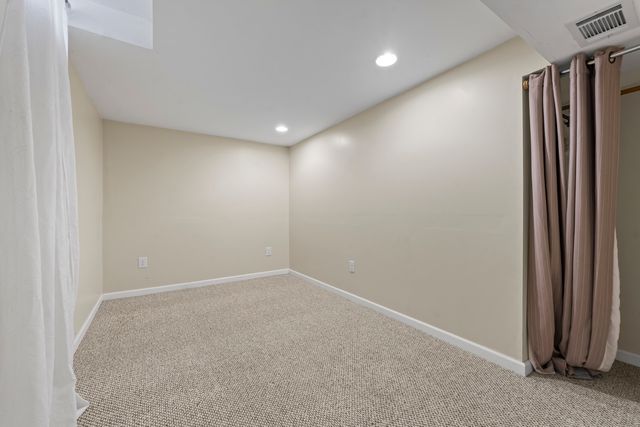 946 W Winchester Road, Libertyville, IL 60048