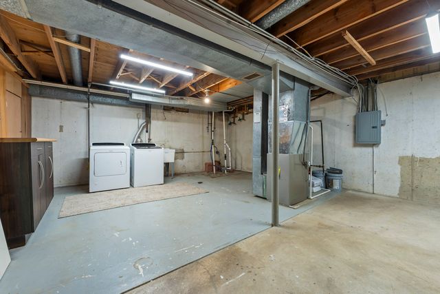 946 W Winchester Road, Libertyville, IL 60048