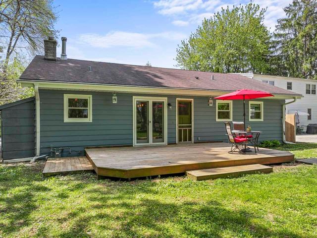 946 W Winchester Road, Libertyville, IL 60048