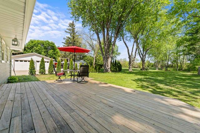 946 W Winchester Road, Libertyville, IL 60048