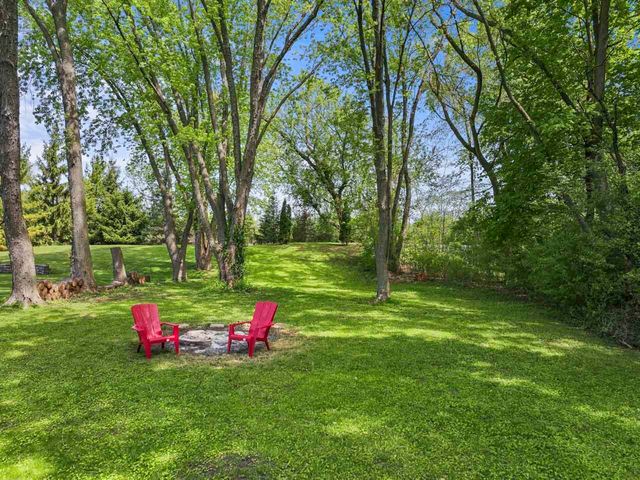 946 W Winchester Road, Libertyville, IL 60048