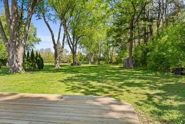 946 W Winchester Road, Libertyville, IL 60048