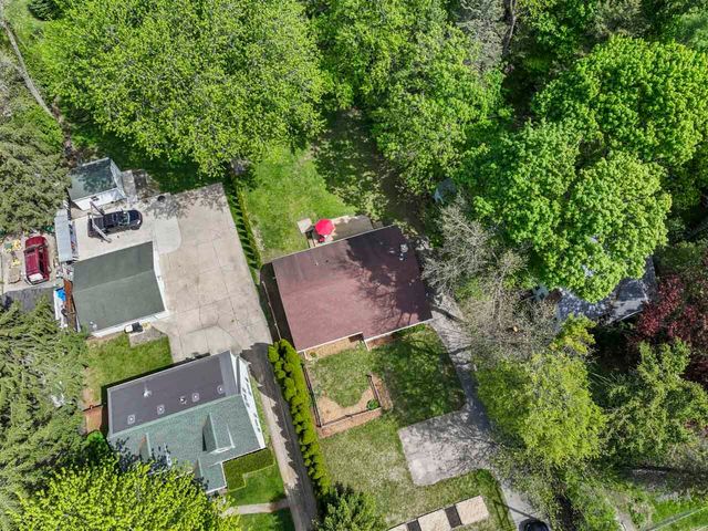 946 W Winchester Road, Libertyville, IL 60048