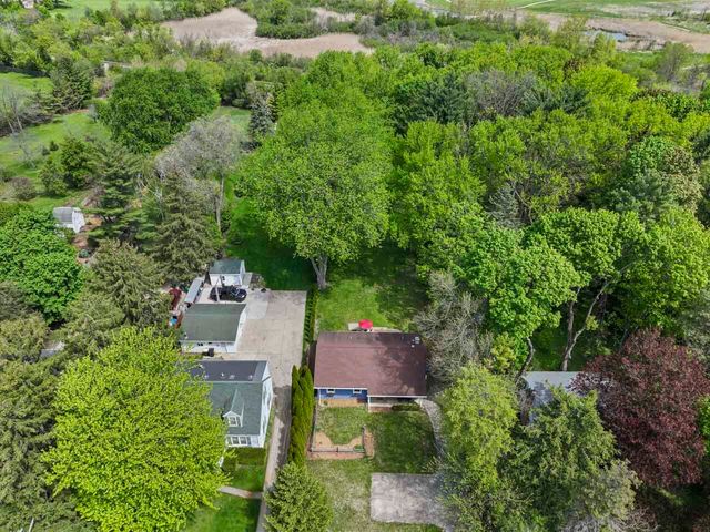 946 W Winchester Road, Libertyville, IL 60048