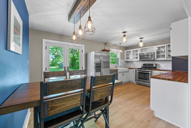 946 W Winchester Road, Libertyville, IL 60048