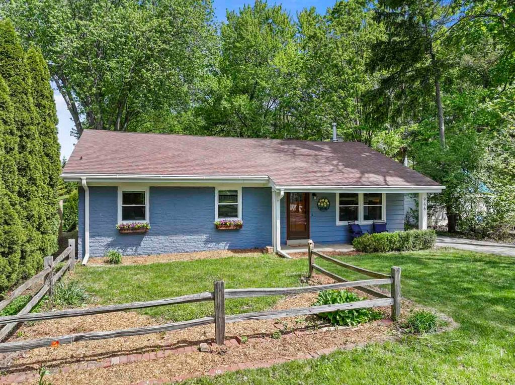 946 W Winchester Road, Libertyville, IL 60048