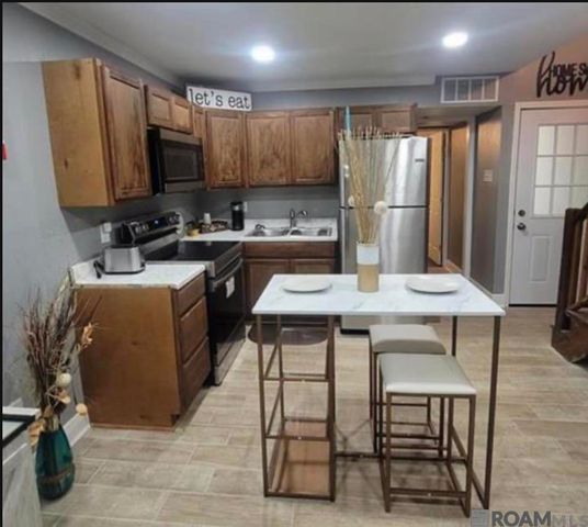 277 Chatsworth St, Baton Rouge, LA 70802
