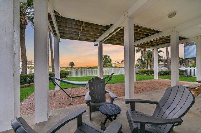 14458 Spyglass Circle, Galveston, TX 77554