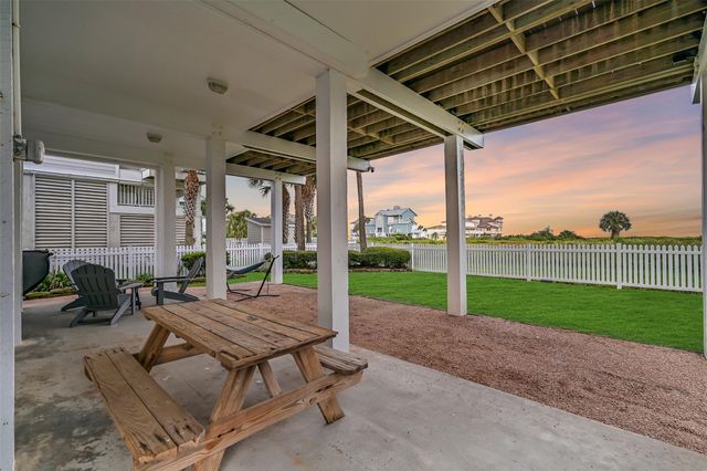 14458 Spyglass Circle, Galveston, TX 77554